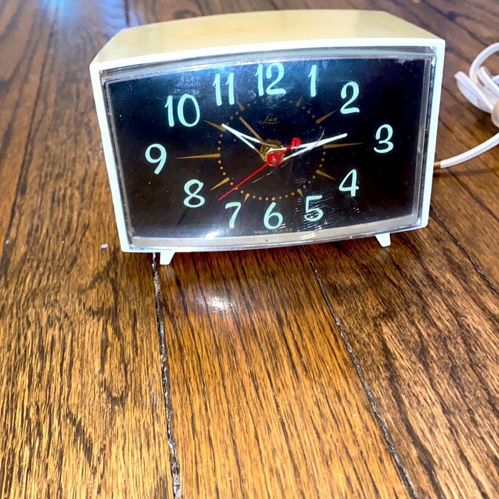 Lux Alarm Clock Waterbury 5000 Series
